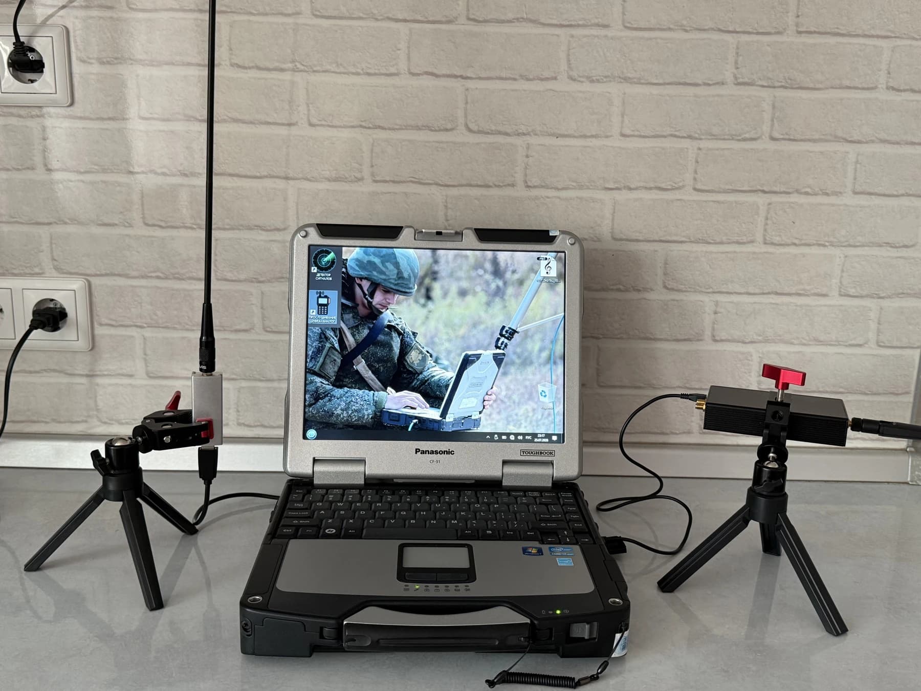 Мобильный комплекс: защищённый Panasonic, два радиомодуля и антенны